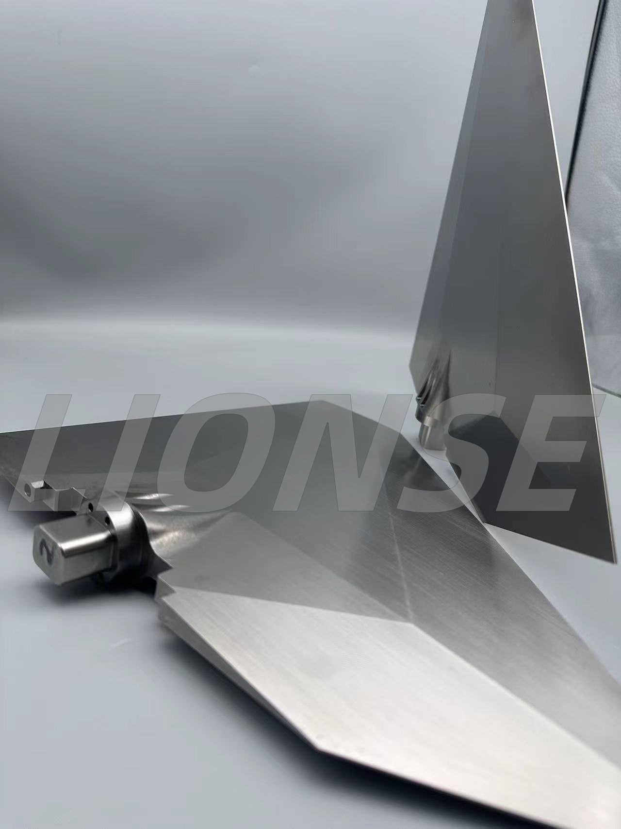 Peran 5-Axis CNC dalam Manufaktur Aerospace