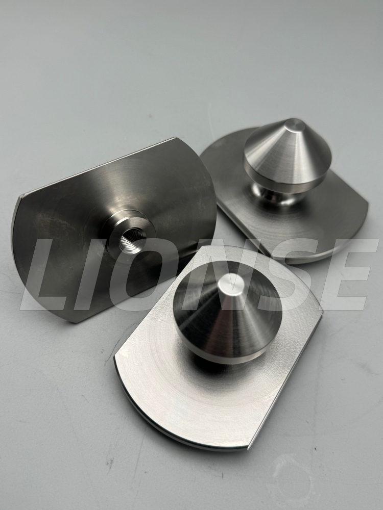 Lionse baru saja memproduksi Conical Surface Locating Pull Stud non-standar, yang memungkinkan manufaktur presisi CNC mencapai efisiensi lebih tinggi dan kualitas lebih baik.