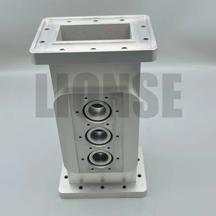 Bagian blok aluminium logam cnc dengan lubang