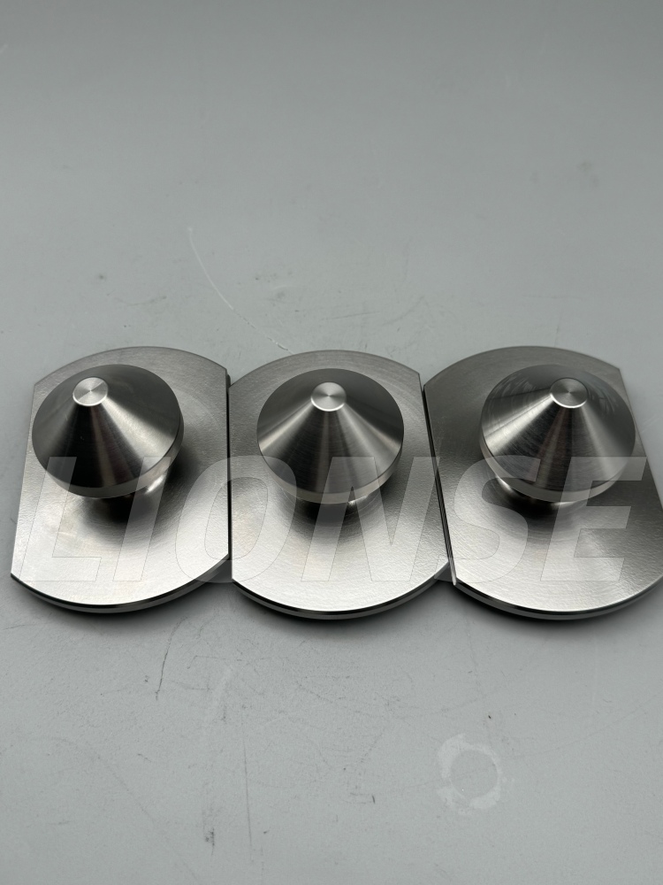 Stud Tarik Lokasi Permukaan Kerucut